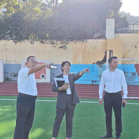 领导关怀暖校园 殷切期望促前行 ——钟兰副局长带队莅临霸王岭学校检查指导工作