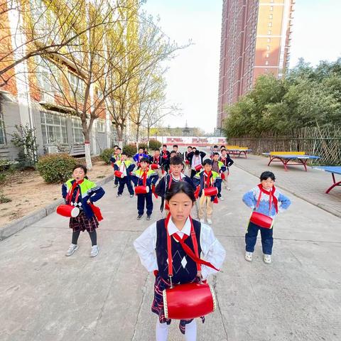 洛阳伊河学校低年级腰鼓社团