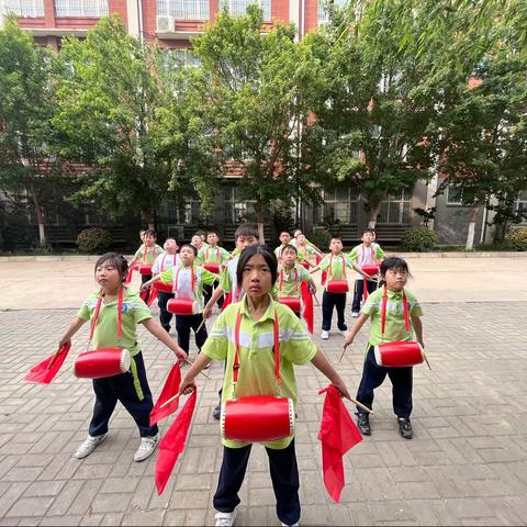 洛阳伊河学校低年级腰鼓社团