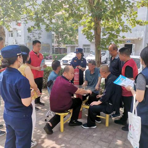 筑牢安全防线，守护幸福家园——招贤社区开展安全宣传活动