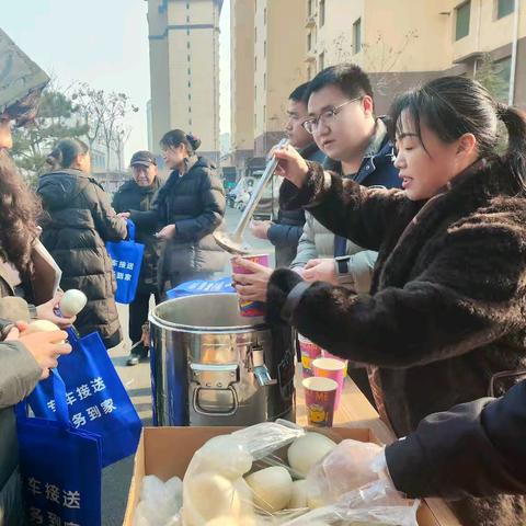 腊八粥香漫社区，浓浓年味入心怀