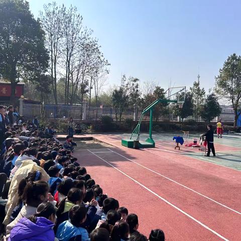 会变魔术的小记者——兴华小学小记者活动
