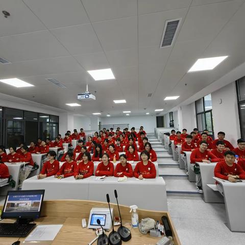 交流促进成长  大师引领航向 一一合肥六中瑶海分校高一2班到六中凌湖校区开展学生交流暨院士讲座活动