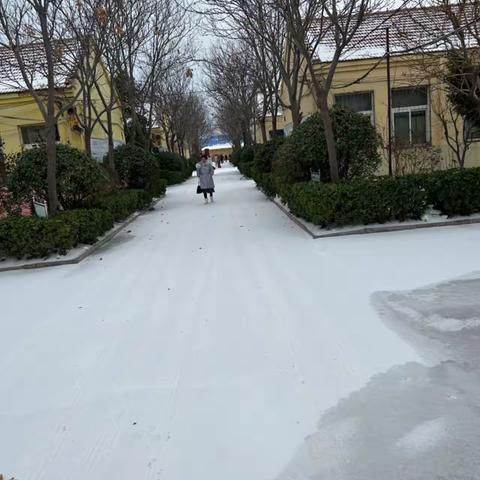 师生家长齐上阵，义务扫雪暖人心 ——许寺小学家校合作扫雪篇