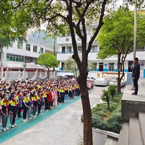 安全演练  平安相伴——达仁镇中心小学举行防踩踏演练活动