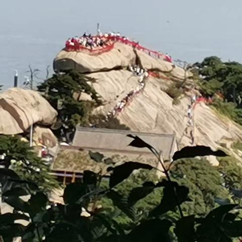 登奇险华山：一场从险道到日出的壮美之旅