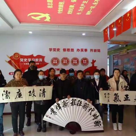 交通运输局机关支部参观岗西社区廉政主题书画展