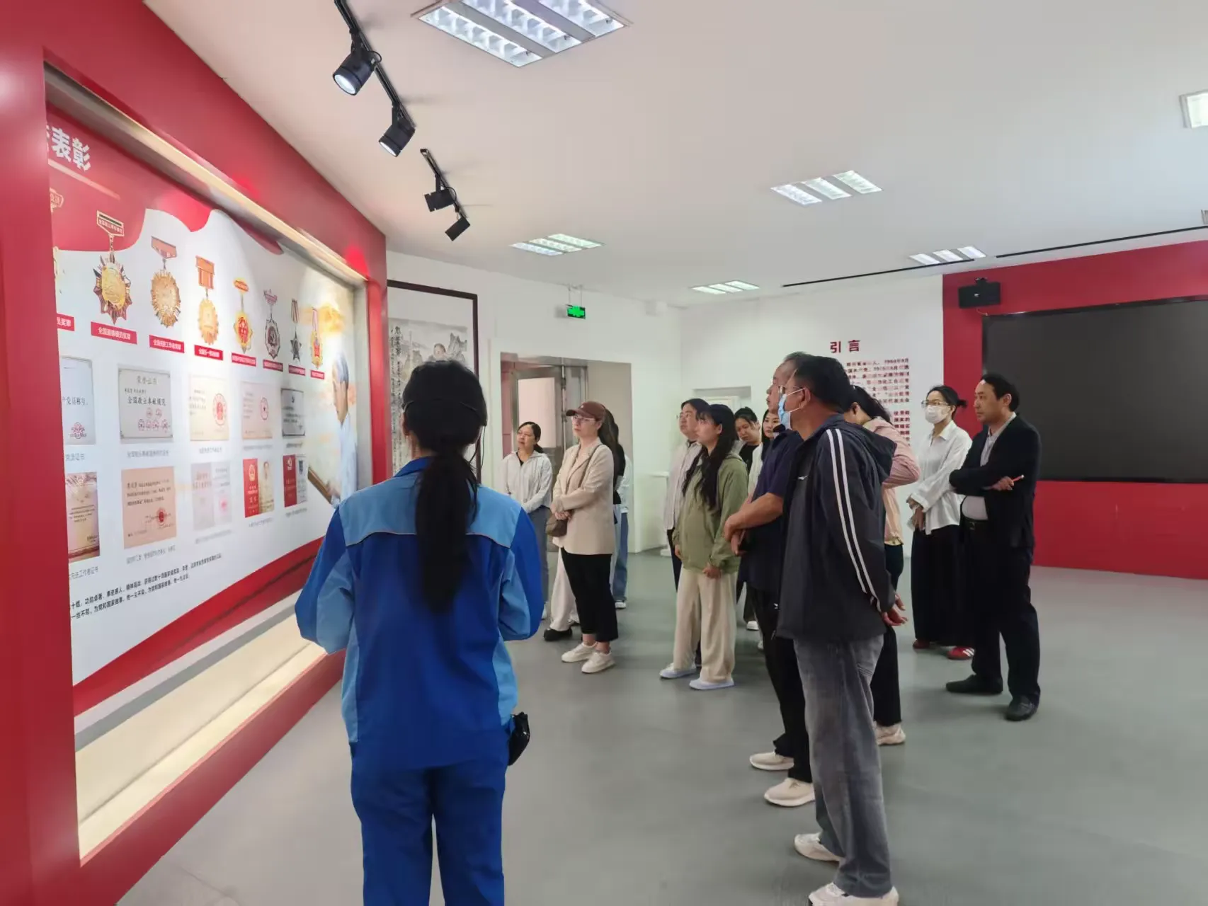 简篇-弘扬科学家精神 勇担新时代使命 西工区组织参观“李俊贤科学家精神教育实践基地”