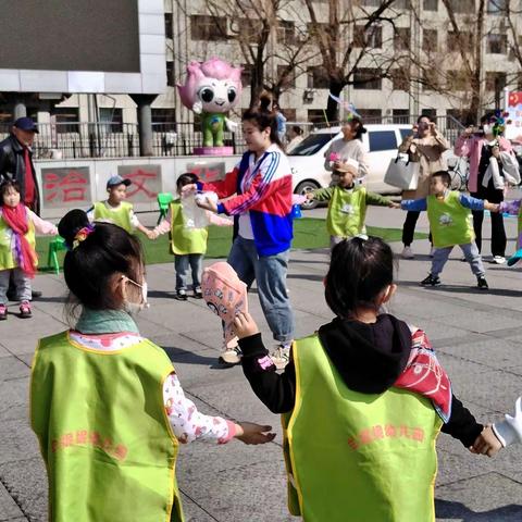 集贤县兰妮妮幼儿园大班自然探索活动课 ——“风”狂行动