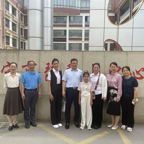 新疆英吉沙城关乡中心小学热依汉古丽校长走进琵琶山小学