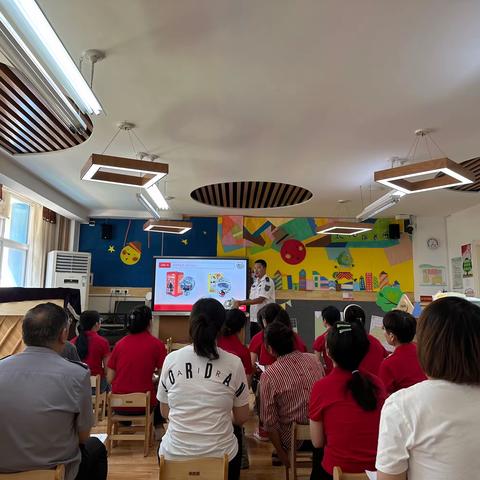 幼儿园安全无小事 师幼安全重泰山——群策巷社区安全培训活动