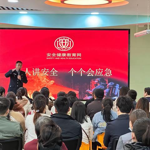 “消防扎根童心 安全伴随一生”—— 新城区中山门街道群策巷社区联合西安市实验小学第一幼儿园开展消防演练活动