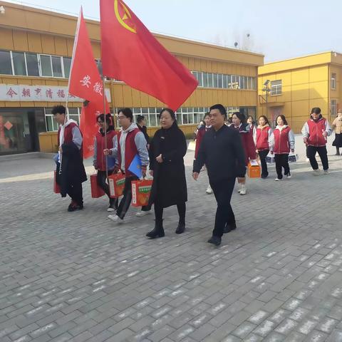 学习发扬雷锋精神  青春致敬革命英雄