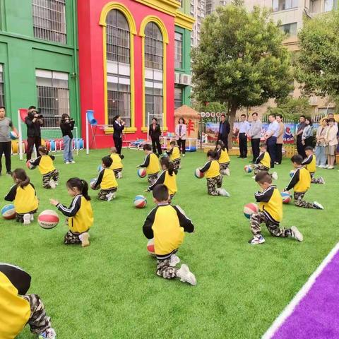 华伟红色主题幼儿园—篮球宝贝🏀