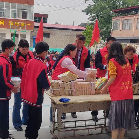 爱心传递，书香满溢 ——戚伯雄爱心书屋走进范庙小学