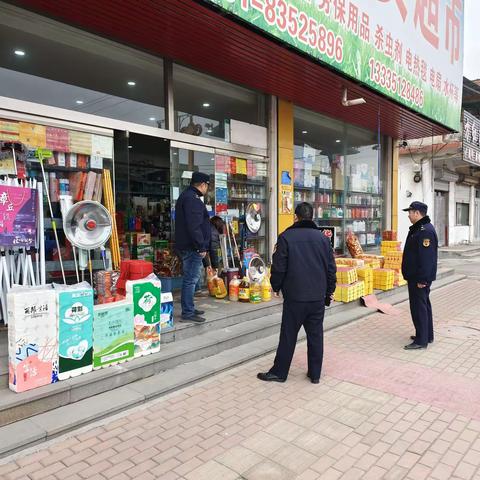 开展“门前五包”巡查   提升环境质量