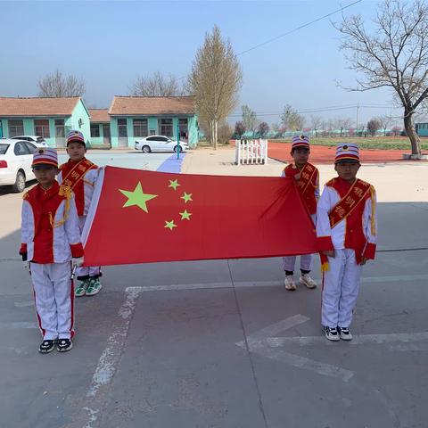 【全环境立德树人】“正视挫折 走向成功”———糜镇明德小学举行培养健康心态主题升旗仪式