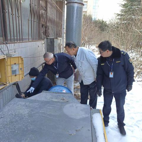 鹤壁市城市管理局开展餐饮油烟防治执法检查回头看行动