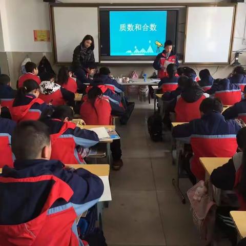 马路小学“深度学习”课题组开展3月份教学研讨活动