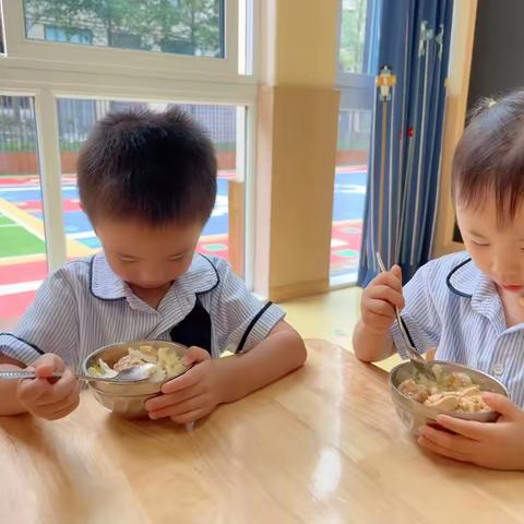 小博士幼儿园中一班开学第一周生活记录