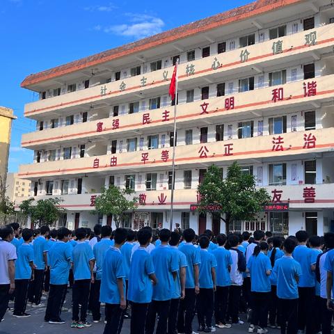 上县思县思阳镇思阳初中 喜迎国庆，扬帆远航，同升国旗升旗仪式