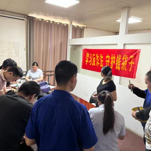 南山新区支行开展“学习反诈法，守护钱袋子”进工厂活动