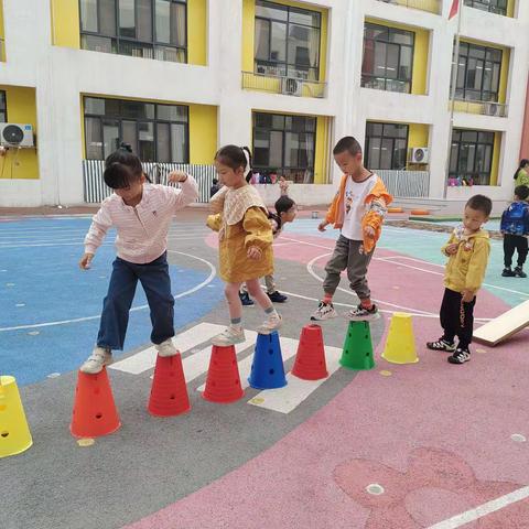 快乐晨练——柳州市阳和第三幼儿园大五班11月美篇