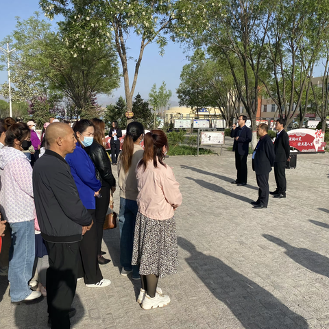 家校共育  静待花开——记隆湖一站学校“家长开放日”活动