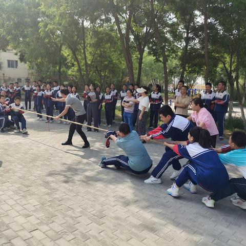 一根绳  一条心——隆湖一站学校举行2023届九年级毕业班拔河比赛减压活动