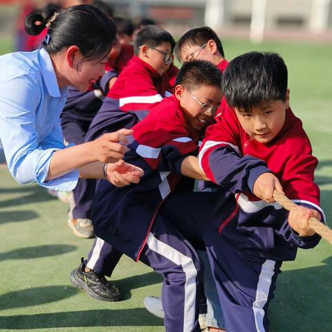 凝“绳”聚力，“拔”出精彩——郏县崇德实验学校小学部举行拔河比赛