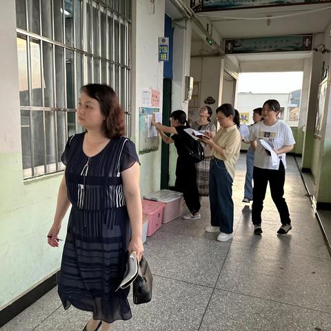 观摩学习，促进成长——扶绥县龙华中学2023年春季学期第三期“行知有道”班主任论坛暨班主任工作坊活动