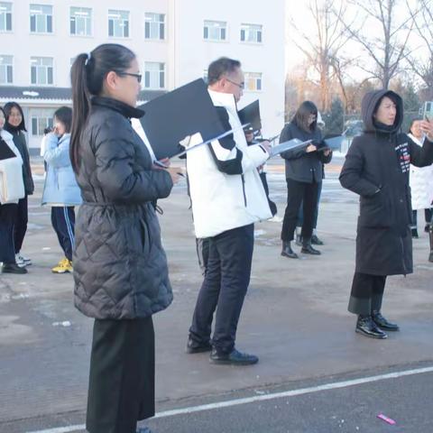 依兰县第二高级中学《舞动冰雪情 放飞中国梦》雪雕大赛纪实