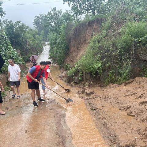 山后张庄村青年闻“汛”而动，守护群众家园