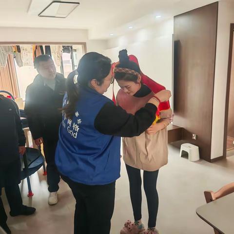 奏响拥军乐章：喜报送至功臣家