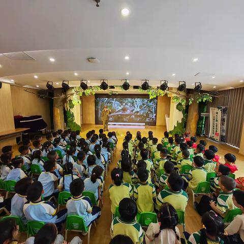 红色精神润童心，爱国薪火代代传 ——东关街道“红色老兵”宣讲团走进启然幼教集团开展爱国主义教育活动