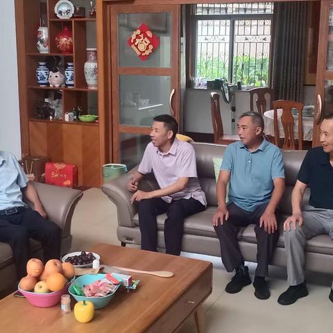 乐平市关工委联合江西食品厂、市创新发展商会开展“八一”走访暨关心下一代工作研讨会