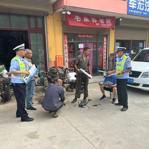 夏季行动·平安守护丨太白公安交警走进沿街修理铺开展交通安全宣传活动