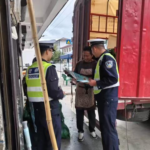 走进市井烟火里！太白公安交警深入乡镇商铺菜摊开展交通安全宣传
