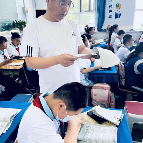 学区领导到南岗小学指导点线格及各科复习工作