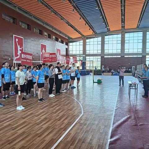 5月14日湖南外贸职业学院2024年教职工气排球比赛开幕