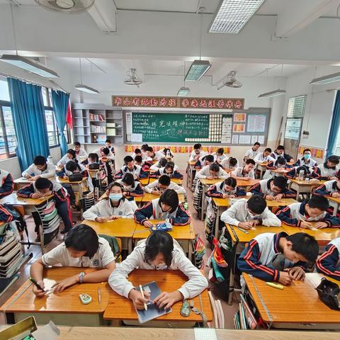 “爱你老己”为成长喝彩 ——2025年启发中学年末暖心活动落幕