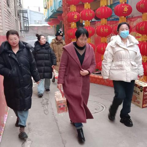 冬日送温暖  巾帼在行动