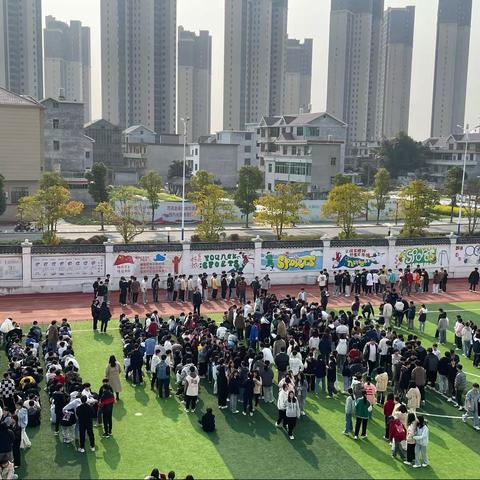 拔河比赛展风采 团结一心强体魄—万安实验中学文体“大比拼”之高三年级拔河比赛