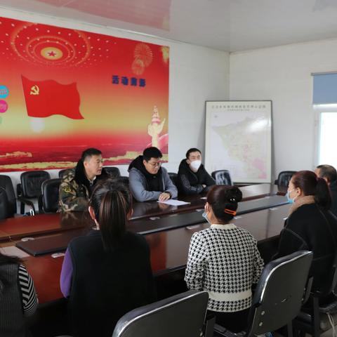 3月14日富区森防办、林草局赴两乡各村检查防火设备情况并部署当前工作