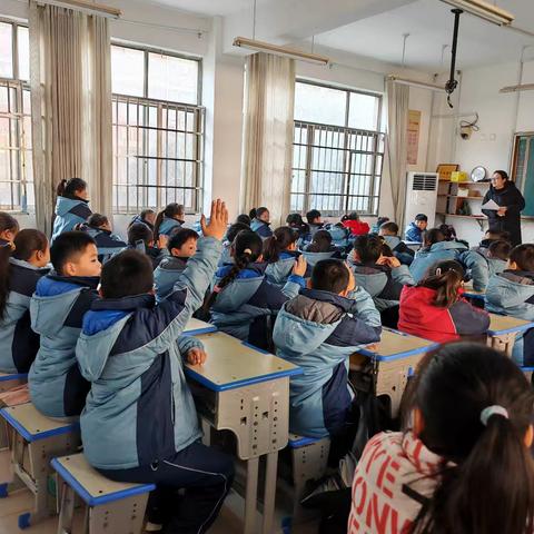 家校共育——单县开发区实验小学三年级十班开展家长进课堂活动—爱护牙齿，从我做起