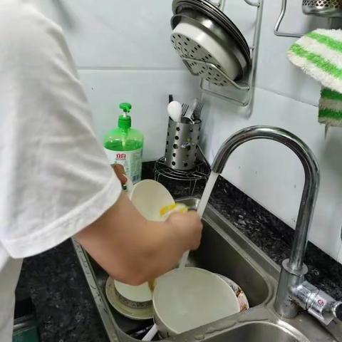 学习劳动 快乐暑假——记朱阳一中学生暑期精彩生活