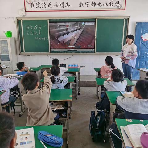 防震减灾演练，创建平安校园——铁佛中心学校华佗小学防震减灾演练