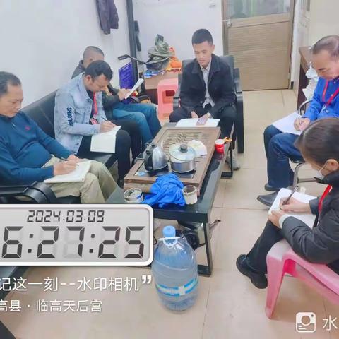 【龙马环卫】调楼片区王青云给各管理队长开安全生产周例会 1、强调安全生产作业规范，车辆出车前进行“三检”准备，遵守交通规则，确保安全驾驶； 2、定人定岗重点保障旅游公路卫生； 3、紧抓落实人员优化方案，为公