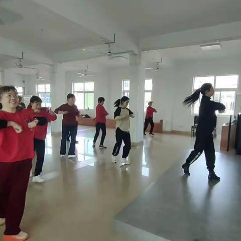 时尚广场舞四班第三时课随拍