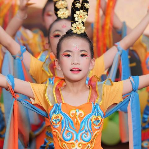 【课程育人】童心飞扬 快乐成长——芒市四小阳光三班2025年校园文化艺术节